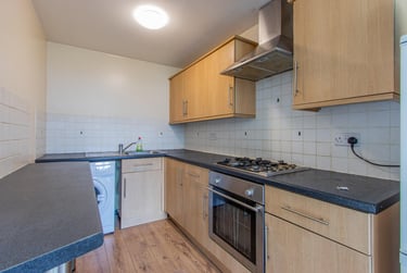 2 bed house, Newport Road, Roath, Cardiff, CF241AH - Image 2